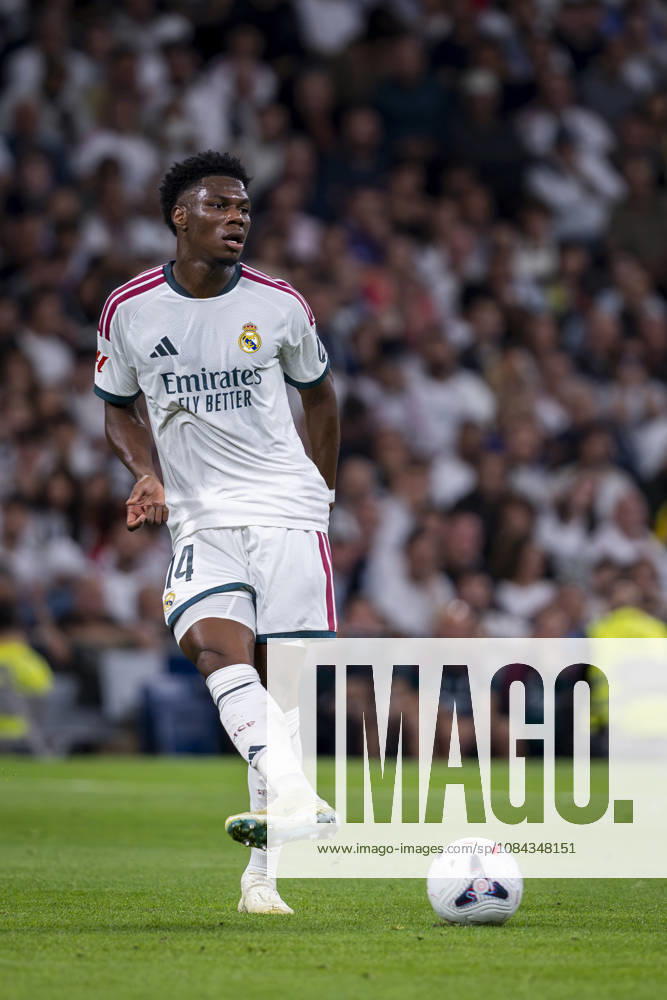 Real Madrid CF v Villarreal CF - LaLiga EA Sports 2026 27 Aurelien Tchouameni of Real Madrid CF passes the ball during the LaLiga EA Sports football match between Real Madrid CF and Villarreal CF at Estadio Bernabeu on October 10, 2026 in Madrid, Spain. Madrid Estadio Bernabeu Madrid Spain