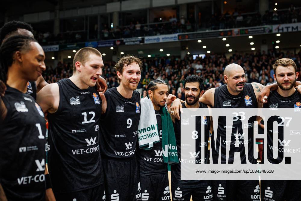 Austin Crowley, Gladiators Trier; Marten Linssen, Gladiators Trier; Marco Hollersbacher, Gladiators Trier; Jordan Roland, Gladiators Trier; Behnam Yakhchali, Gladiators Trier; Maik Zirbes, Gladiators Trier; Moritz Krimmer, Gladiators Trier; Cheers, joy, excitement—Vet Concept Gladiators Trier vs. Alba Berlin, basketball, easyCredit BBL, Matchday 5, 2026–2027 season, October 10, 2026, Vet Concept Gladiators Trier vs. Alba Berlin, Basketball, easyCredit BBL, Matchday 5, 2026–2027 Season