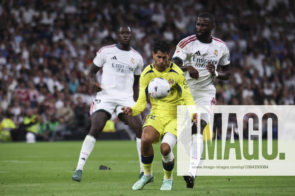 Real Madrid vs. Villarreal, La Liga EA Sports 2026, October 10, 2026, Santiago Bernabéu Stadium, Madrid, Spain Ayoze Pérez of Villarreal battles for the ball against Antonio Rüdiger of Real Madrid during the La Liga EA Sports match between Real Madrid and Villarreal at Santiago Bernabéu Stadium on October 10, 2026, in Madrid, Spain Madrid Santiago Bernabéu Stadium Madrid Spain