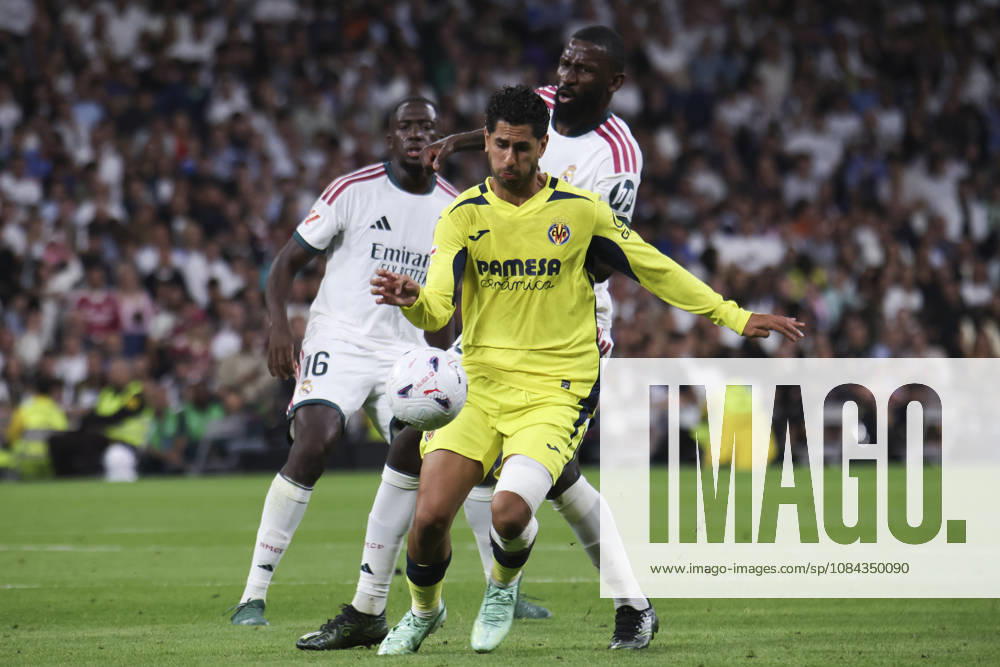 Real Madrid vs. Villarreal, La Liga EA Sports 2026, October 10, 2026, Santiago Bernabéu Stadium, Madrid, Spain Ayoze Pérez of Villarreal battles for the ball against Antonio Rüdiger of Real Madrid during the La Liga EA Sports match between Real Madrid and Villarreal at Santiago Bernabéu Stadium on October 10, 2026, in Madrid, Spain Madrid Santiago Bernabéu Stadium Madrid Spain