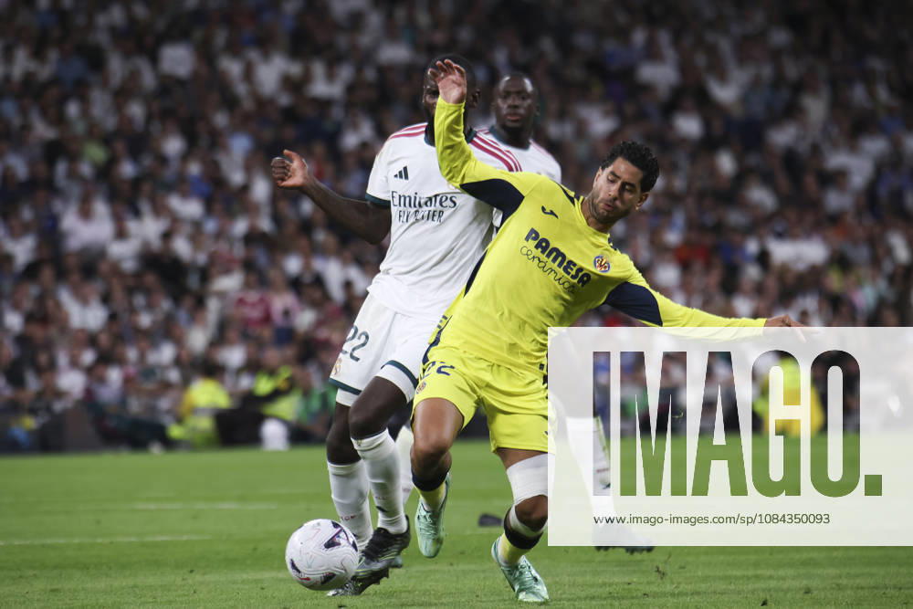 Real Madrid vs. Villarreal, La Liga EA Sports 2026, October 10, 2026, Santiago Bernabéu Stadium, Madrid, Spain Ayoze Pérez of Villarreal battles for the ball against Antonio Rüdiger of Real Madrid during the La Liga EA Sports match between Real Madrid and Villarreal at Santiago Bernabéu Stadium on October 10, 2026, in Madrid, Spain Madrid Santiago Bernabéu Stadium Madrid Spain