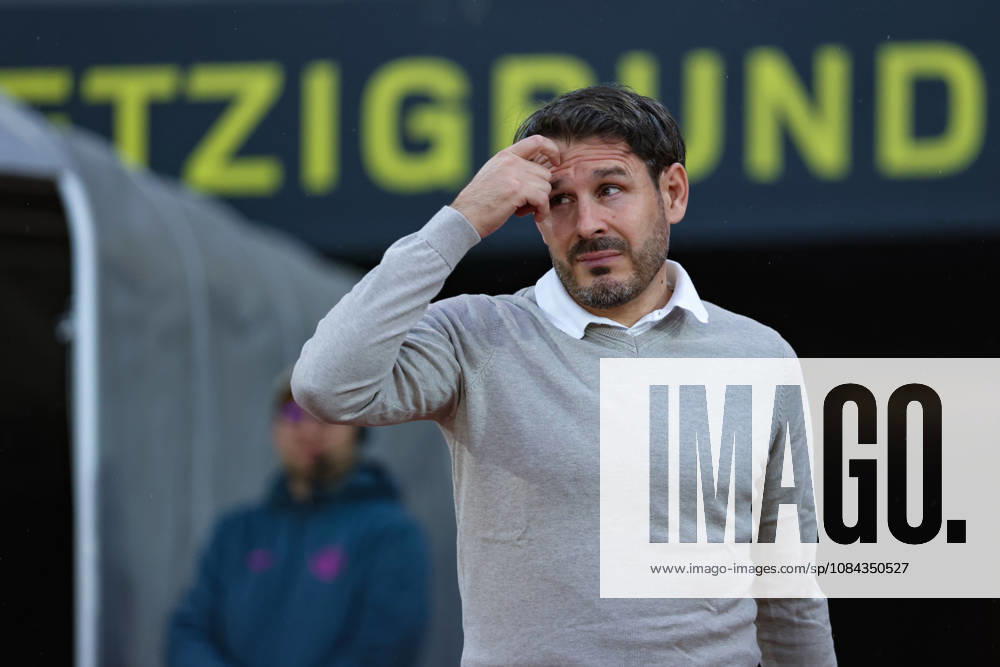FC Zurich vs. FC Thun, Brack Super League, October 10, 2026. Gian Luca Privitelli, head coach of FC Thun, during the Brack Super League soccer match between FC Zurich and FC Thun on October 10, 2026, Letzigrund Stadium, Zurich, Switzerland Zurich Letzigrund Stadium Zurich Switzerland