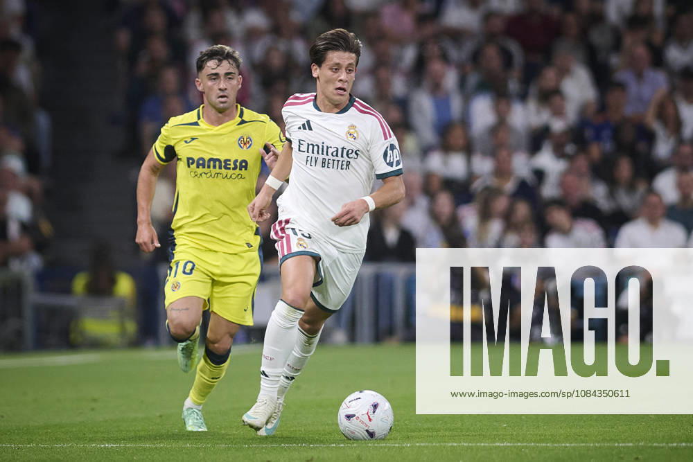 Real Madrid CFs Arda Guler (r) and Villarreal CFs Alberto Moleiro during La Liga match. October 10 ,2026. (20261010023)