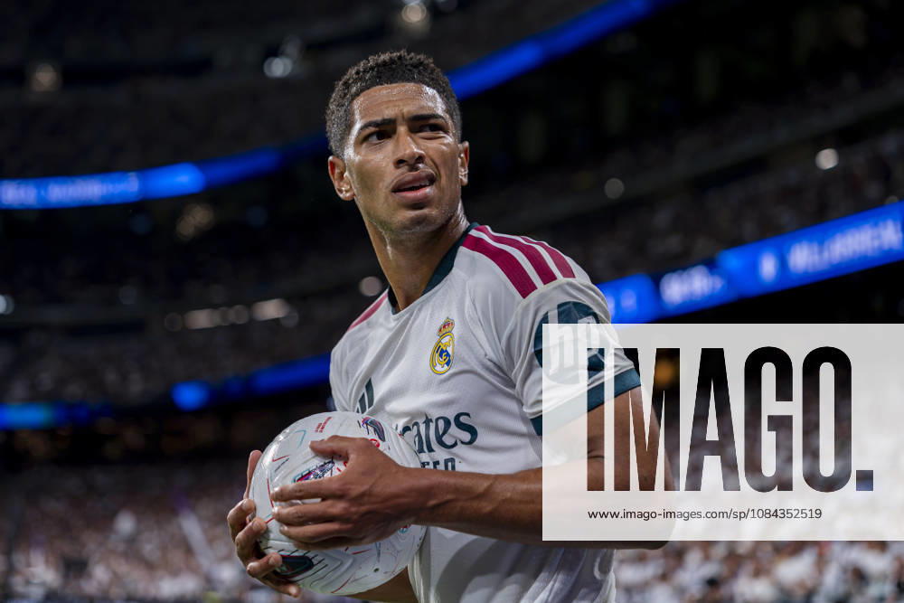 Real Madrid CF v Villarreal CF - LaLiga EA Sports 2026 27 Jude Bellingham of Real Madrid CF reacts looking the crowd during the LaLiga EA Sports football match between Real Madrid CF and Villarreal CF at Estadio Bernabeu on October 10, 2026 in Madrid, Spain. Madrid Estadio Bernabeu Madrid Spain