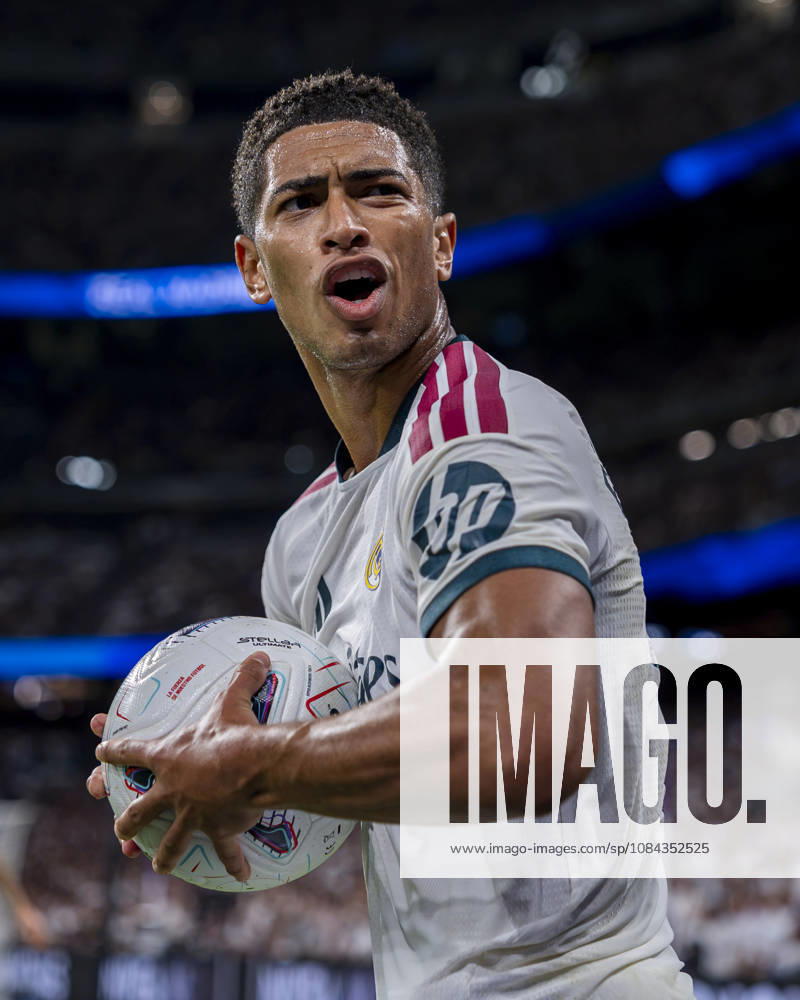 Real Madrid CF v Villarreal CF - LaLiga EA Sports 2026 27 Jude Bellingham of Real Madrid CF reacts looking the crowd during the LaLiga EA Sports football match between Real Madrid CF and Villarreal CF at Estadio Bernabeu on October 10, 2026 in Madrid, Spain. Madrid Estadio Bernabeu Madrid Spain