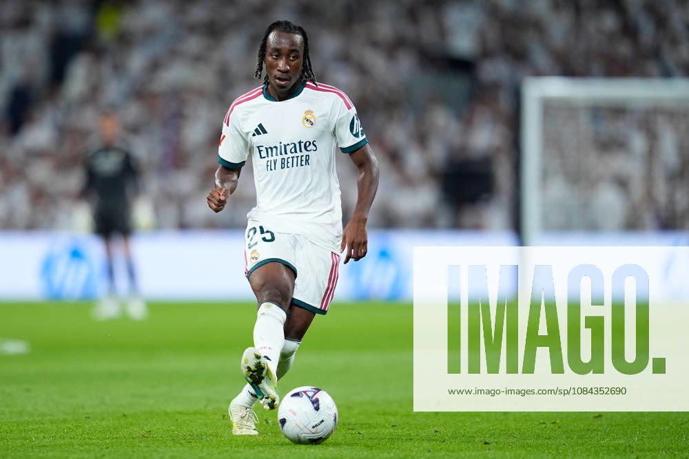 Yan Diomande of Real Madrid passes the ball during the Spanish League, LaLiga EA Sports, football match between Real Madrid and Villarreal CF at Bernabeu stadium on October 10, 2026, in Madrid, Spain. Madrid Spain - ZUMAa181 20261010_zaa_a181_224