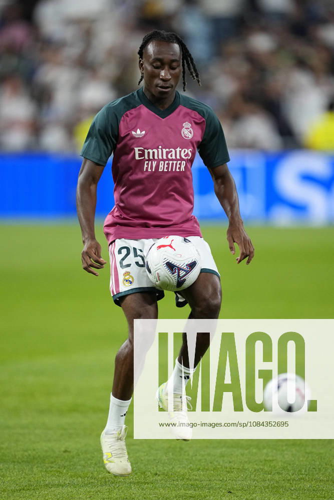 Yan Diomande of Real Madrid CF warms up during the Spanish League, LaLiga EA Sports, football match between Real Madrid and Villarreal CF at Bernabeu stadium on October 10, 2026, in Madrid, Spain. Madrid Spain - ZUMAa181 20261010_zaa_a181_225