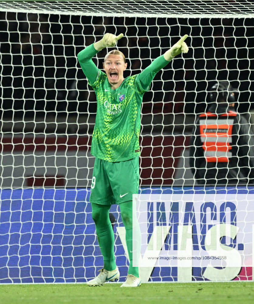 PSG v Le Mans FC - French Ligue 1 PARIS, FRANCE - OCTOBER 10: Matvey Safonov of Paris Saint - Germain in action during the French Ligue 1 (L1) soccer match between Paris Saint-Germain (PSG) and Le Mans FC at Parc des Princes stadium in Paris, France on October 10, 2026. Mustafa Yalcin Anadolu Paris France. Editorial use only. Please get in touch for any other usage.