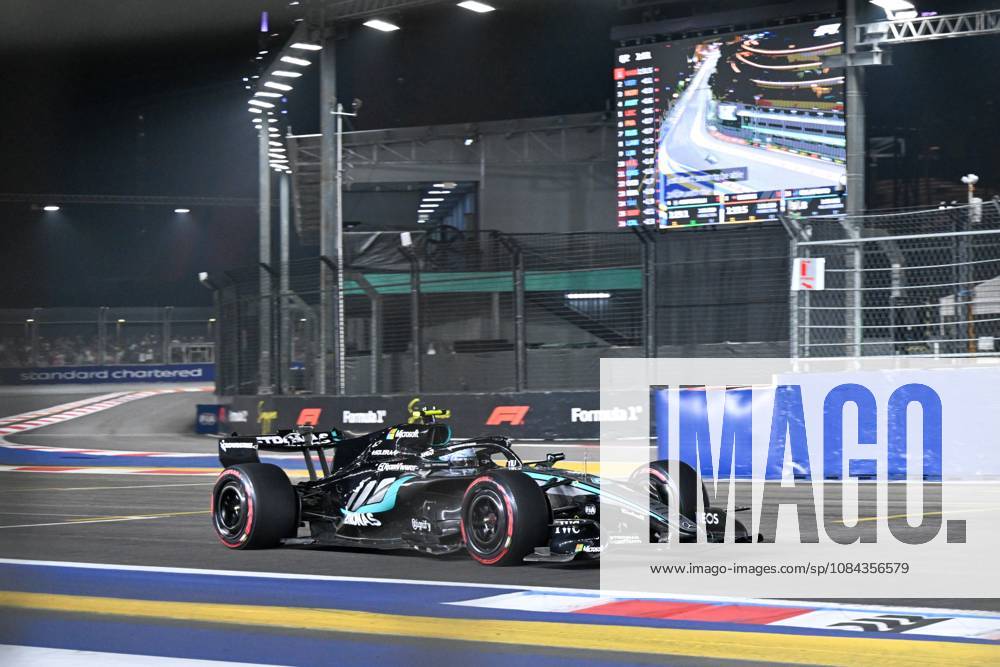 Marina Bay Street Circuit Singapore, Marina Bay Street Circuit - 10 10 2026: Andrea Kimi Antonelli from Italy, driving the (12) Mercedes-AMG PETRONAS F1 Team W17 Mercedes during the Formula 1 Singapore Grand Prix - Saturday - Qualifying at Marina Bay Street Circuit on 10 10 2026 in Singapore. (Marco Talluto Alessio Morgese SPP)
