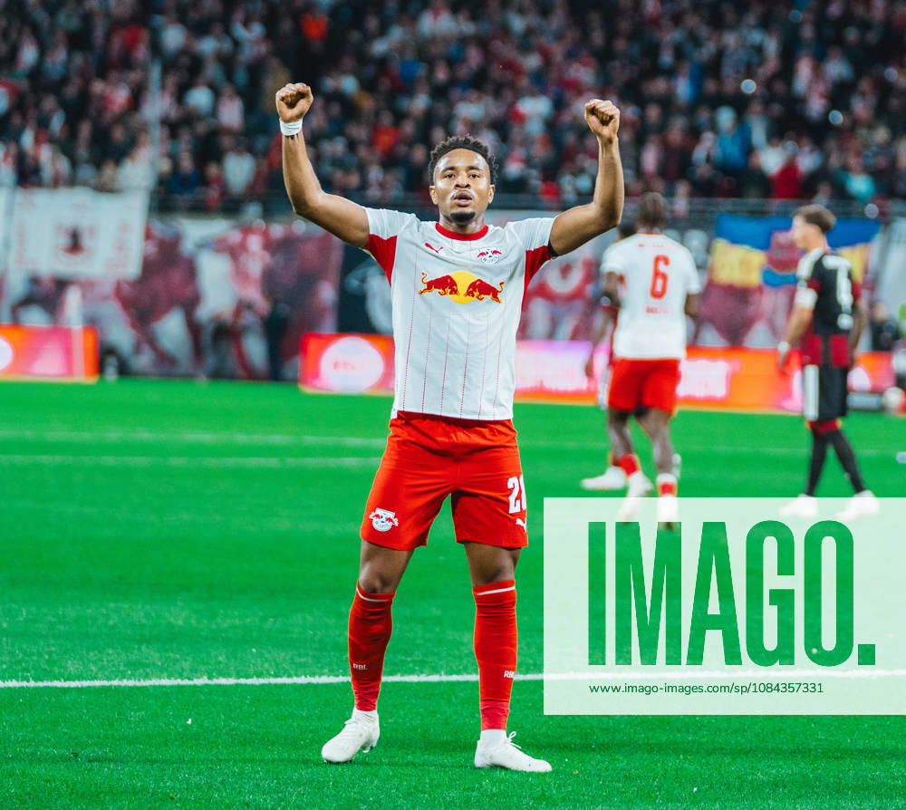 Christopher Nkunku (RB Leipzig, 28) goal number 2 celebration RB Leipzig vs Eintracht Frankfurt, Bundesliga, Germany, Football, 26 27, GER, Leipzig, Red Bull Arena Stadium DFL regulations prohibit any use of photographs as image sequences and or quasi-video.DFL regulations prohibit any use of photographs as image sequences and or quasi-video. Leipzig Red Bull Arena, Leipzig Sachsen GER