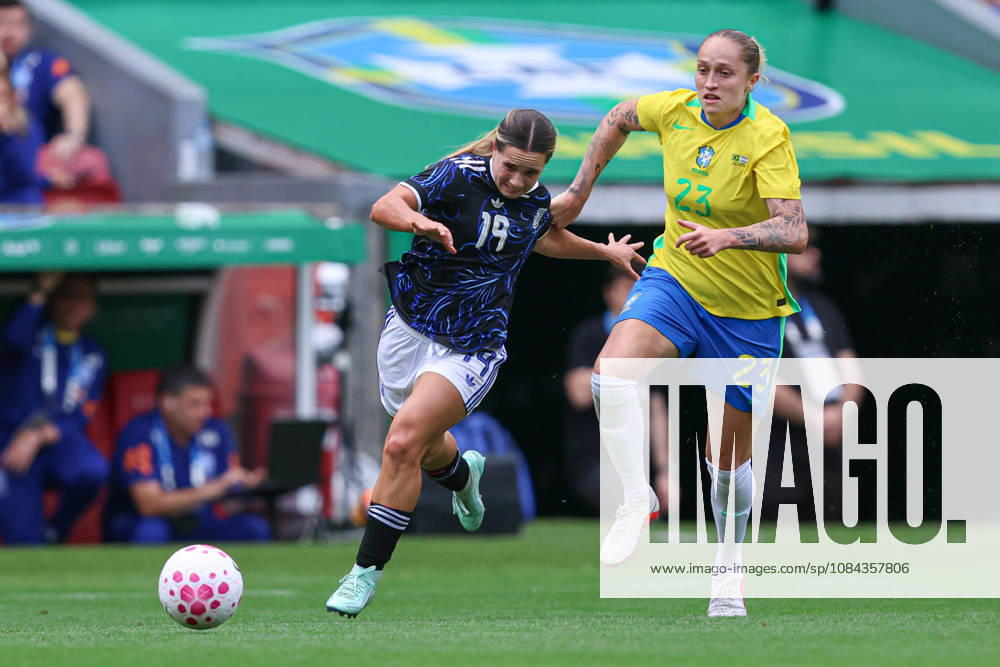 10th October 2026; Beira-Rio Stadium, Porto Alegre, Brazil; Friendlies Women Football, Brazil versus Argentina; Isa Haas of Brazil battles for possession with Agostina Holzheier of Argentina MaxxPeixoto