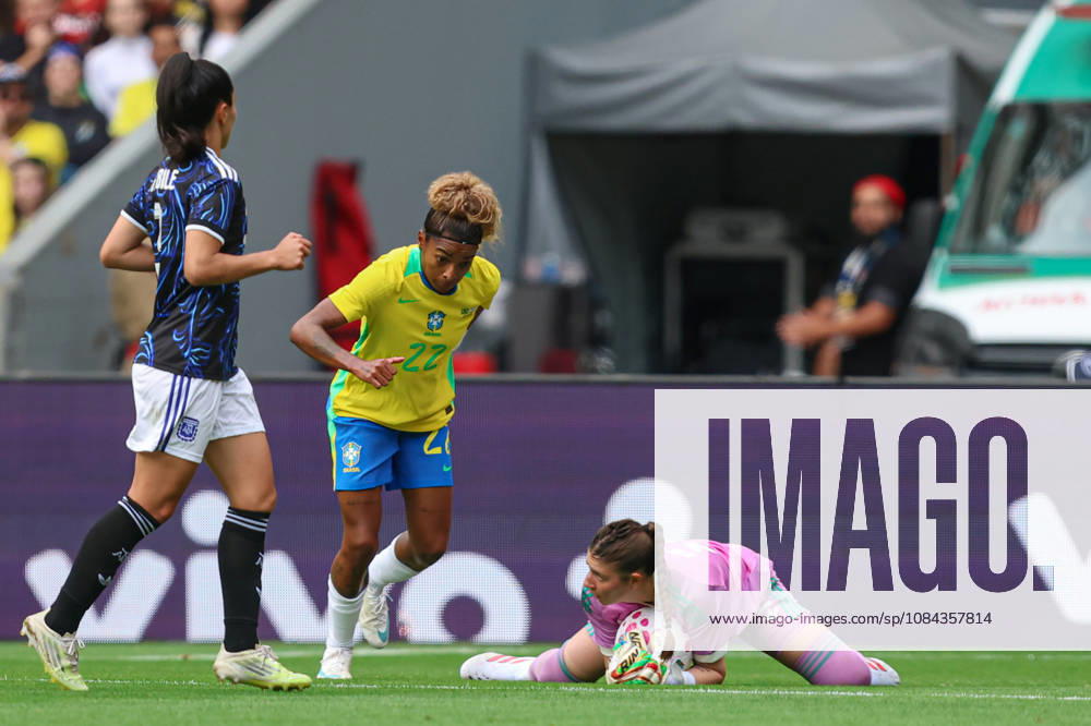 10th October 2026; Beira-Rio Stadium, Porto Alegre, Brazil; Friendlies Women Football, Brazil versus Argentina; Luany Rosa of Brazil battles for possession with goalkeeper Lara Esponda of Argentina MaxxPeixoto