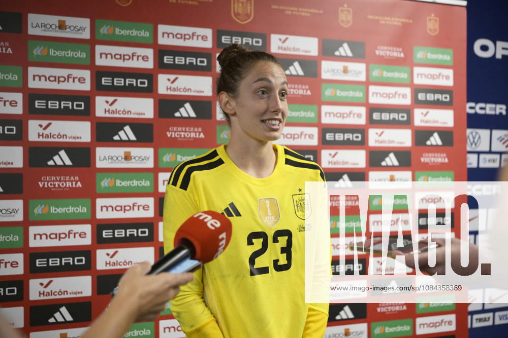 Adriana Nanclares of Spain speaks at a press conference, PK, Pressekonferenz following a friendly match between the USA and Spain women s national teams at Audi Field in Washington, USA, 10 October 2026. Women s Friendly Match: United States vs Spain !ACHTUNG: NUR REDAKTIONELLE NUTZUNG!