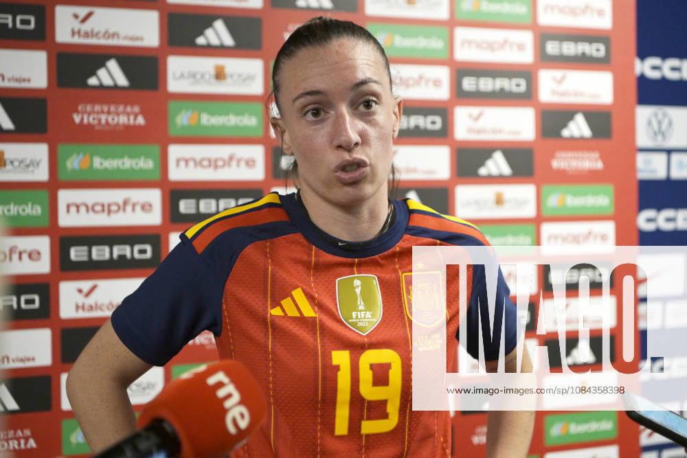 Eva Navarro of Spain speaks at a press conference, PK, Pressekonferenz following a friendly match between the USA and Spain women s national teams at Audi Field in Washington, USA, 10 October 2026. Women s Friendly Match: United States vs Spain !ACHTUNG: NUR REDAKTIONELLE NUTZUNG!