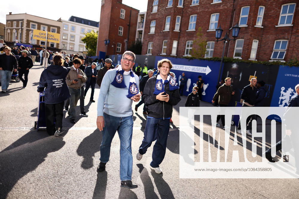 Chelsea gegen Bournemouth, 10. Oktober 2026, London, Premier League, Fußball, Chelsea gegen Bournemouth, Chelsea-Fans auf dem Weg zum Stadion, Foto: Jacques Feeney, Offside, London, Großbritannien