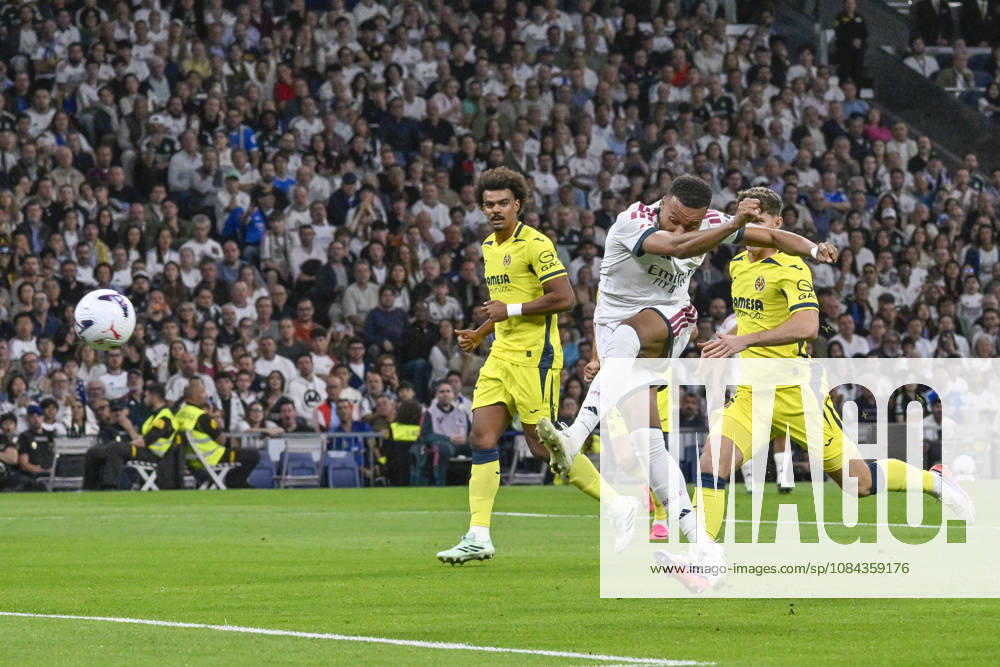 10 KYLIAN MBAPPE of Real Madrid CF shoots for goal during the match on Matchday 8 of the 2026-27 National League First Division Championship between REAL MADRID C.F. and VILLARREAL CF, played at the Bernabeu Stadium on October 10, 2026, in Madrid, Spain. REAL MADRID C.F. Vs. VILLARREAL CF - 2026 27 National League First Division Championship 10.10.26 - ZUMAc312 20261010_zsp_c312_113