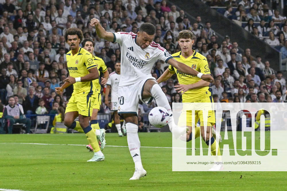 10 KYLIAN MBAPPE of Real Madrid CF shoots for goal during the match on Matchday 8 of the 2026-27 National League First Division Championship between REAL MADRID C.F. and VILLARREAL CF, played at the Bernabeu Stadium on October 10, 2026, in Madrid, Spain. REAL MADRID C.F. Vs. VILLARREAL CF - 2026 27 National League First Division Championship 10.10.26 - ZUMAc312 20261010_zsp_c312_123