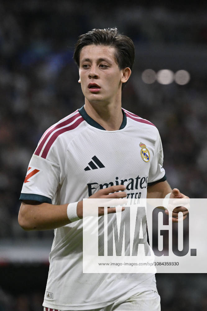 15 ARDA GULER of Real Madrid CF during the match on Matchday 8 of the 2026-27 National League First Division Championship between REAL MADRID C.F. and VILLARREAL CF, played at the Bernabeu Stadium on October 10, 2026, in Madrid, Spain. REAL MADRID C.F. Vs. VILLARREAL CF - 2026 27 National League First Division Championship 10.10.26 - ZUMAc312 20261010_zsp_c312_166