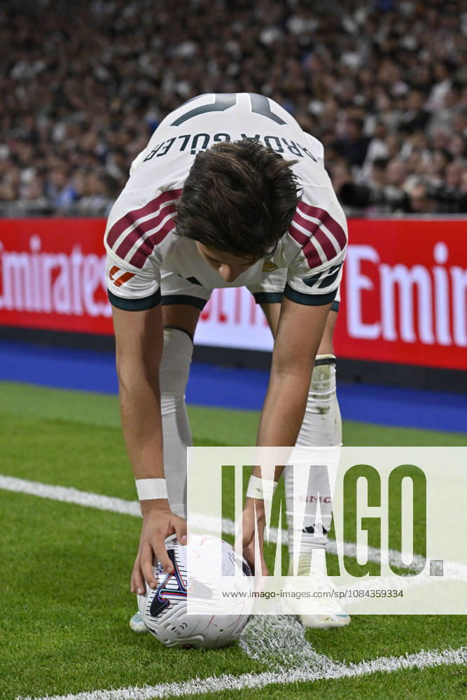 15 ARDA GULER of Real Madrid CF during the match on Matchday 8 of the 2026-27 National League First Division Championship between REAL MADRID C.F. and VILLARREAL CF, played at the Bernabeu Stadium on October 10, 2026, in Madrid, Spain. REAL MADRID C.F. Vs. VILLARREAL CF - 2026 27 National League First Division Championship 10.10.26 - ZUMAc312 20261010_zsp_c312_168