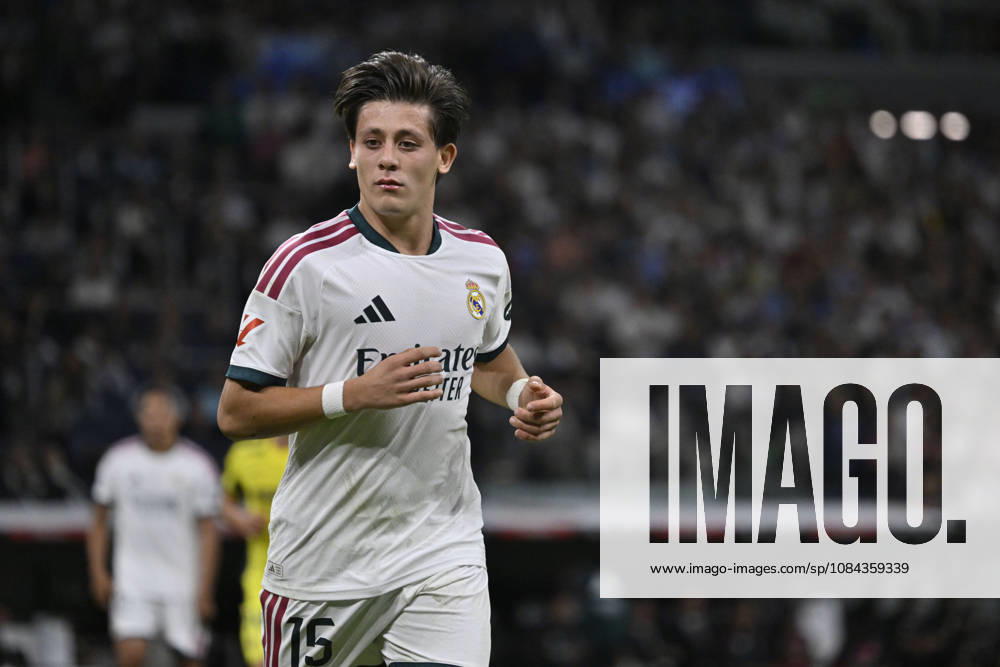 15 ARDA GULER of Real Madrid CF during the match on Matchday 8 of the 2026-27 National League First Division Championship between REAL MADRID C.F. and VILLARREAL CF, played at the Bernabeu Stadium on October 10, 2026, in Madrid, Spain. REAL MADRID C.F. Vs. VILLARREAL CF - 2026 27 National League First Division Championship 10.10.26 - ZUMAc312 20261010_zsp_c312_172