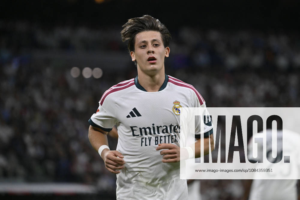 15 ARDA GULER of Real Madrid CF during the match on Matchday 8 of the 2026-27 National League First Division Championship between REAL MADRID C.F. and VILLARREAL CF, played at the Bernabeu Stadium on October 10, 2026, in Madrid, Spain. REAL MADRID C.F. Vs. VILLARREAL CF - 2026 27 National League First Division Championship 10.10.26 - ZUMAc312 20261010_zsp_c312_176