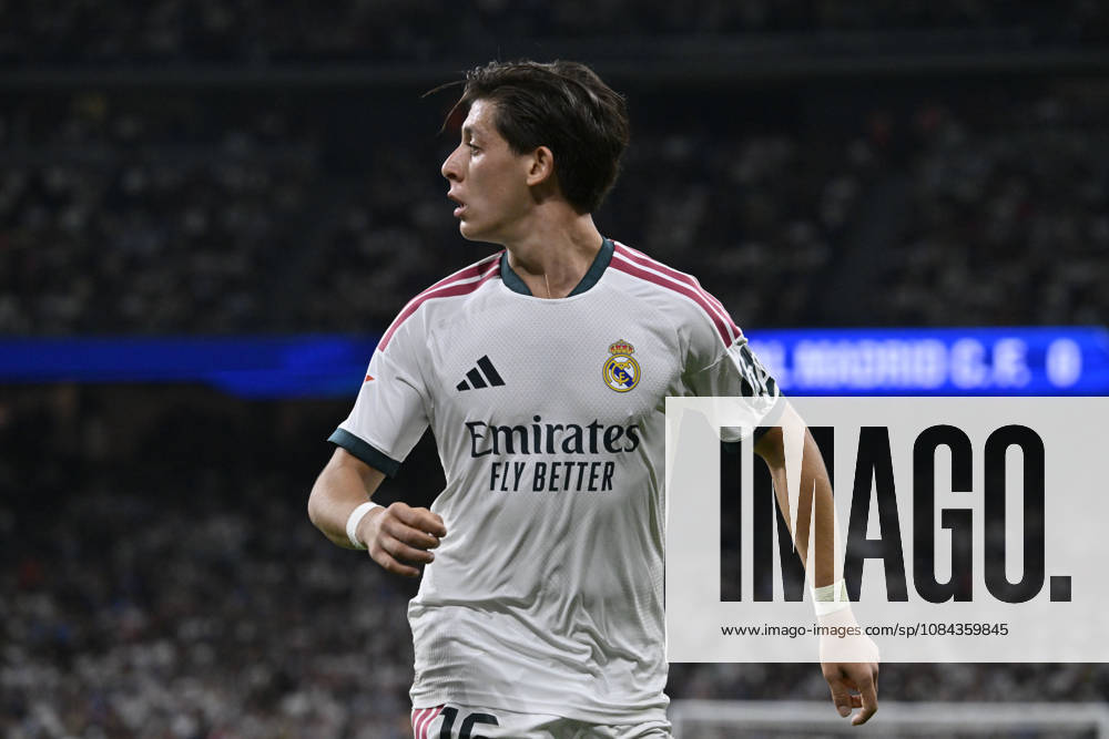 15 ARDA GULER of Real Madrid CF during the match on Matchday 8 of the 2026-27 National League First Division Championship between REAL MADRID C.F. and VILLARREAL CF, played at the Bernabeu Stadium on October 10, 2026, in Madrid, Spain. REAL MADRID C.F. Vs. VILLARREAL CF - 2026 27 National League First Division Championship 10.10.26 - ZUMAc312 20261010_zsp_c312_245