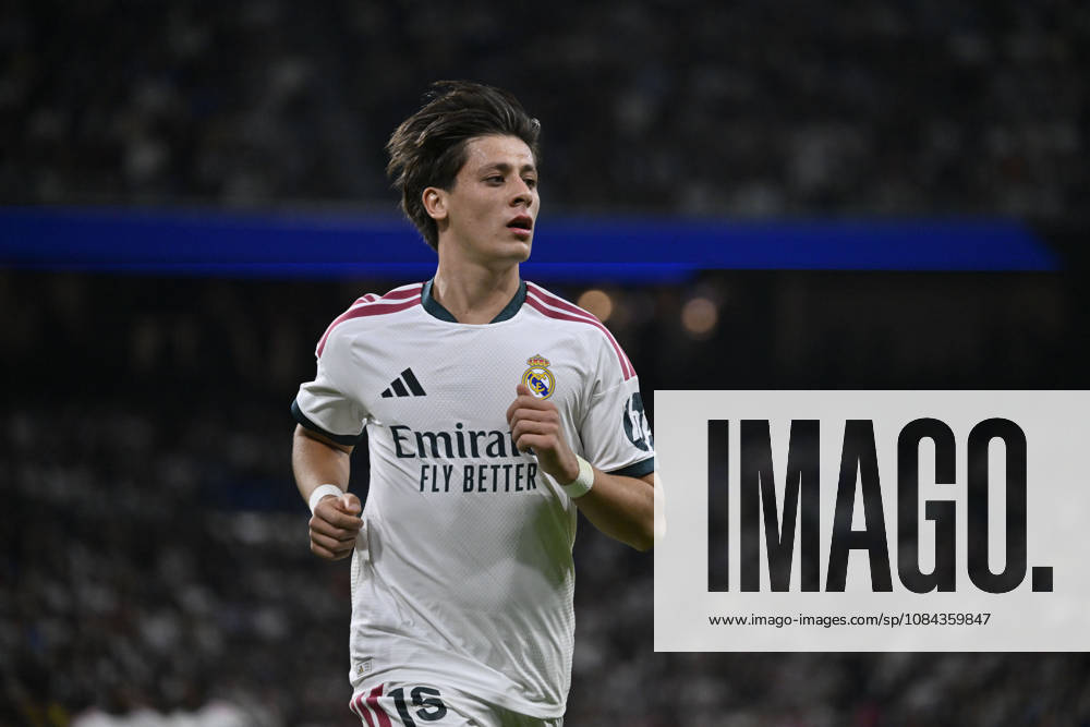 15 ARDA GULER of Real Madrid CF during the match on Matchday 8 of the 2026-27 National League First Division Championship between REAL MADRID C.F. and VILLARREAL CF, played at the Bernabeu Stadium on October 10, 2026, in Madrid, Spain. REAL MADRID C.F. Vs. VILLARREAL CF - 2026 27 National League First Division Championship 10.10.26 - ZUMAc312 20261010_zsp_c312_247