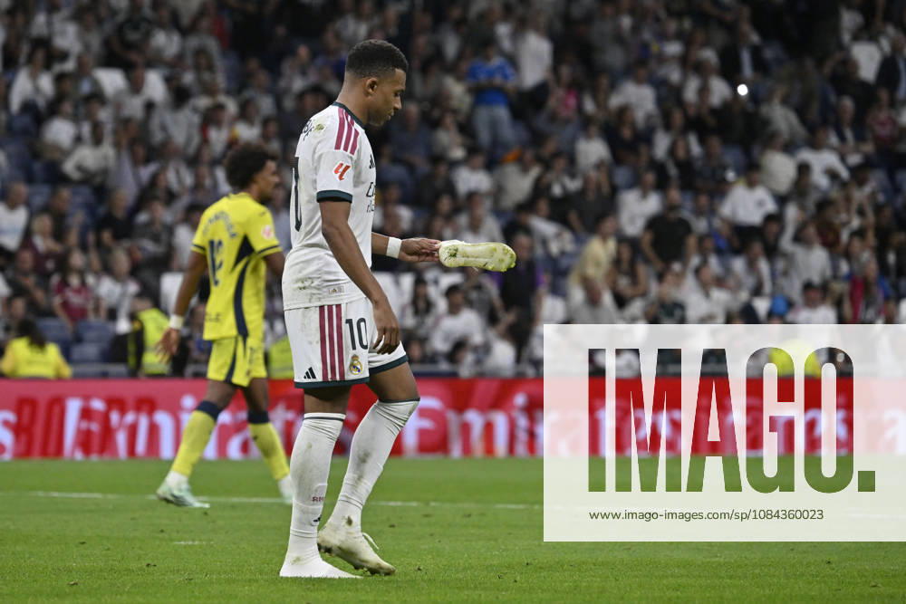 10 KYLIAN MBAPPE of Real Madrid CF during the match on Matchday 8 of the 2026-27 National League First Division Championship between REAL MADRID C.F. and VILLARREAL CF, played at the Bernabeu Stadium on October 10, 2026, in Madrid, Spain. REAL MADRID C.F. Vs. VILLARREAL CF - 2026 27 National League First Division Championship 10.10.26 - ZUMAc312 20261010_zsp_c312_284