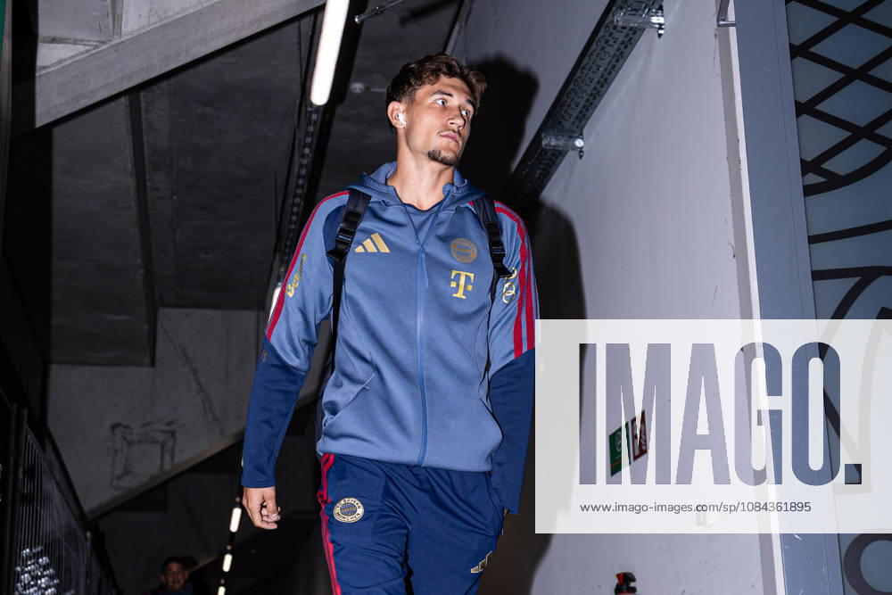 Germany: FC Augsburg vs. FC Bayern Munich, Bundesliga 1, Matchday 5, 2026–27 Season, WWK Arena Augsburg; Tom Bischof, FC Bayern Munich, 8, upon arrival at the WWK Arena Augsburg; Augsburg; WWK Arena; Bayern; Germany
