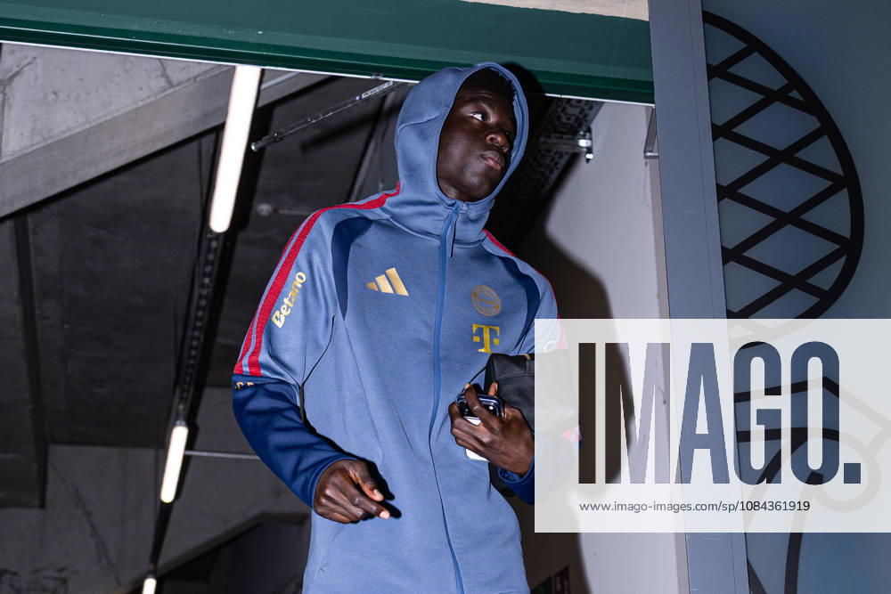 Germany: FC Augsburg vs. FC Bayern Munich, Bundesliga 1, Matchday 5, 2026–27 Season, WWK Arena Augsburg; Bara Sapoko Ndiaye, FC Bayern Munich, 39, upon arrival at the WWK Arena Augsburg; Augsburg; WWK Arena; Bayern; Germany