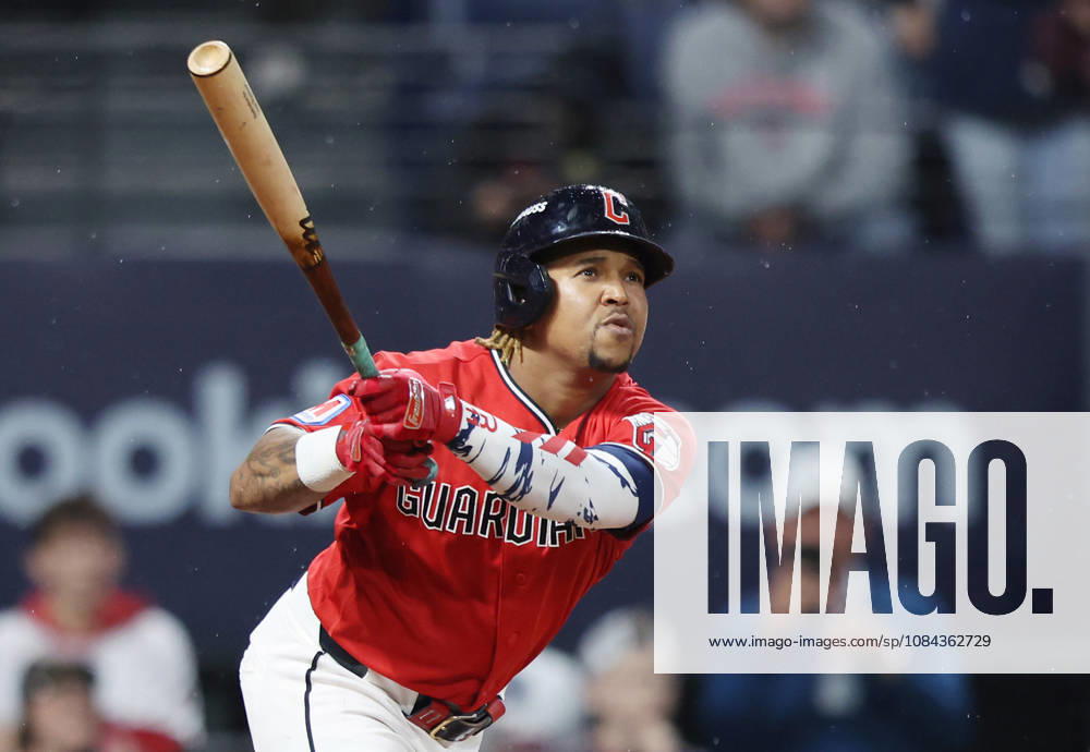 Cleveland Guardians Jose Ramirez (11) hits a two-run home run against the Chicago White Sox in the fourth inning of an MLB, Baseball Herren, USA American League Division Series at Progressive Field in Cleveland, Ohio, on Saturday, October 10, 2026. CLE20261010716 AARONxJOSEFCZYK