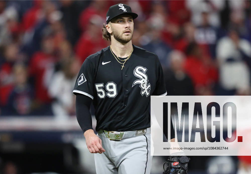 Chicago White Sox pitcher Sean Burke (59) reacts after Cleveland Guardians Jose Ramirez hit a two-run home run in the fourth inning of an MLB, Baseball Herren, USA American League Division Series at Progressive Field in Cleveland, Ohio, on Saturday, October 10, 2026. CLE20261010724 AARONxJOSEFCZYK