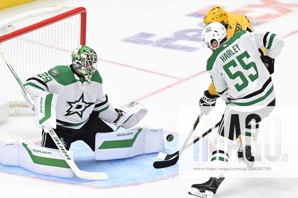 Dallas Stars goaltender Jake Oettinger (29) makes the safe as Dallas Stars defenseman Thomas Harley (55) and Pittsburgh Penguins center Sidney Crosby (87) waits for the rebound during the second period at PPG Paints Arena in Pittsburgh on Saturday, October, 10 2026. PIT2026101006 ARCHIExCARPENTER