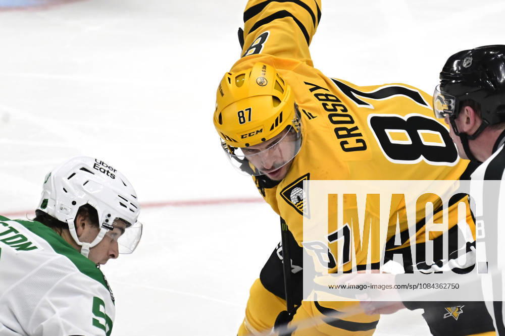 Pittsburgh Penguins center Sidney Crosby (87) waits for the puck to drop during a second period face-off against the Dallas Stars center Wyatt Johnston (53) at PPG Paints Arena in Pittsburgh on Saturday, October, 10 2026. PIT2026101009 ARCHIExCARPENTER