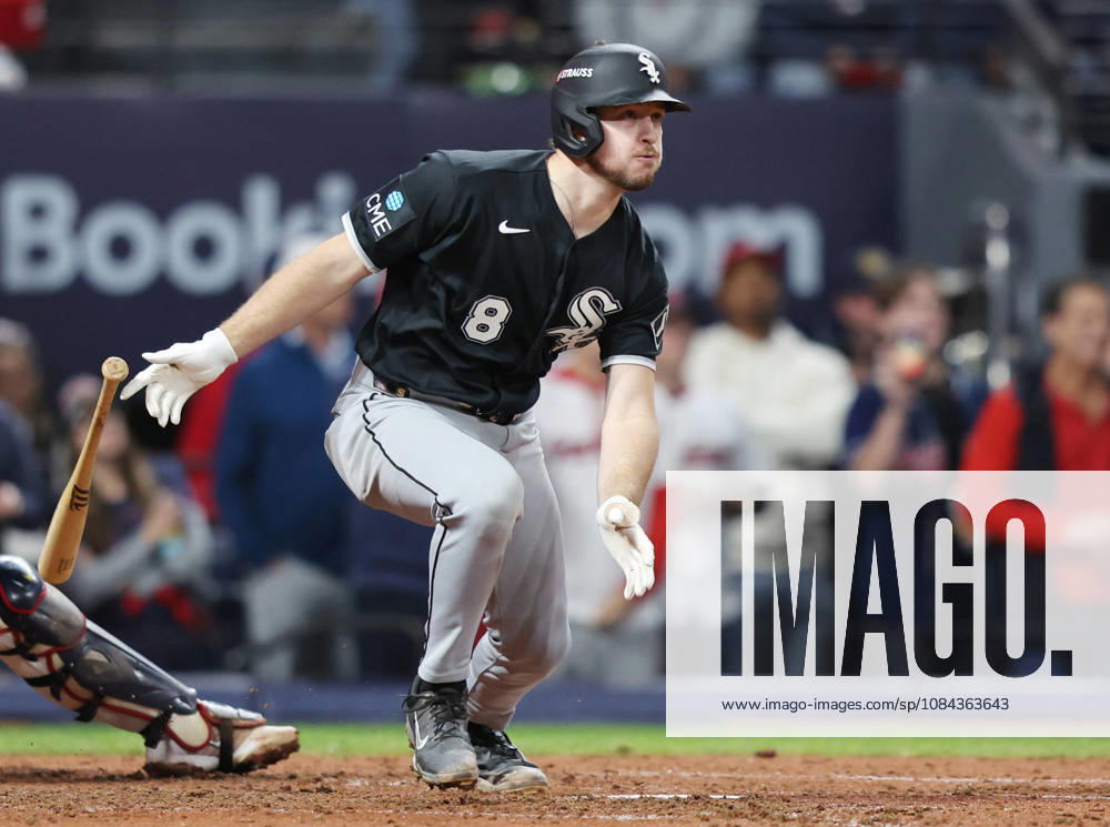 Chicago White Sox Kyle Teel (8) hits a single against the Cleveland Guardians in the fifth inning of an MLB, Baseball Herren, USA American League Division Series at Progressive Field in Cleveland, Ohio, on Saturday, October 10, 2026. CLE20261010729 AARONxJOSEFCZYK