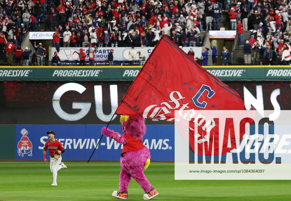 Cleveland Guardians mascot Slider celebrates after the Guardians defeated the Chicago White Sox 2-0 in the final game of their MLB, Baseball Herren, USA American League Division Series at Progressive Field in Cleveland, Ohio, on Saturday, October 10, 2026. The Guardians advance to play the Tampa Bay Rays in the American League Championship Series. CLE20261010739 AARONxJOSEFCZYK