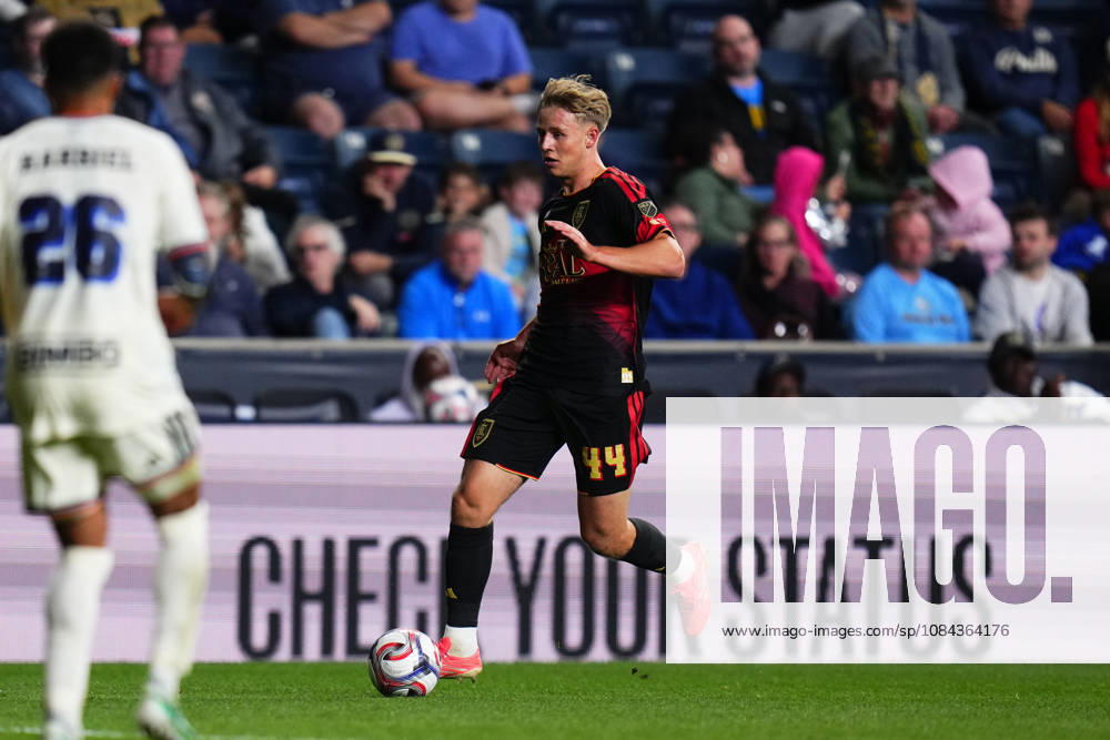 Real Salt Lake Defender Luc de Fougerolles (44) controls the ball during the second half of an MLS, Fussball Herren, USA match against the Philadelphia Union at Subaru Park in Chester, Pennsylvania. CSM Chester United States of America - ZUMAc04_ 20261010_zma_c04_291