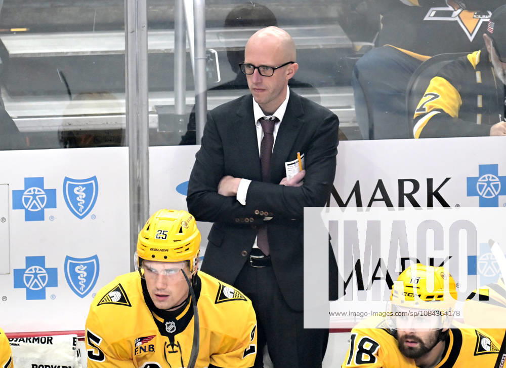Pittsburgh Penguins head coach Dan Muse during the first period against the Dallas Stars at PPG Paints Arena in Pittsburgh on Saturday, October, 10 2026. The Pittsburgh Penguins went on to win 2-1 in a shootout. PIT2026101020 ARCHIExCARPENTER