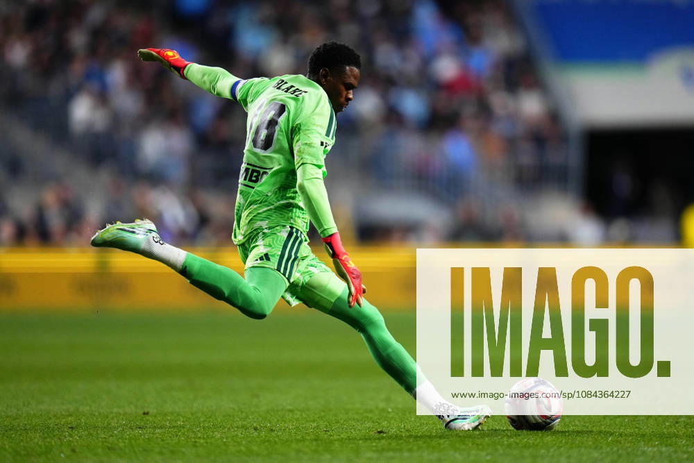 Philadelphia Union Goalie Andre Blake (18) kicks the ball during the second half of an MLS, Fussball Herren, USA match against Real Salt Lake at Subaru Park in Chester, Pennsylvania. CSM Chester United States of America - ZUMAc04_ 20261010_zma_c04_300
