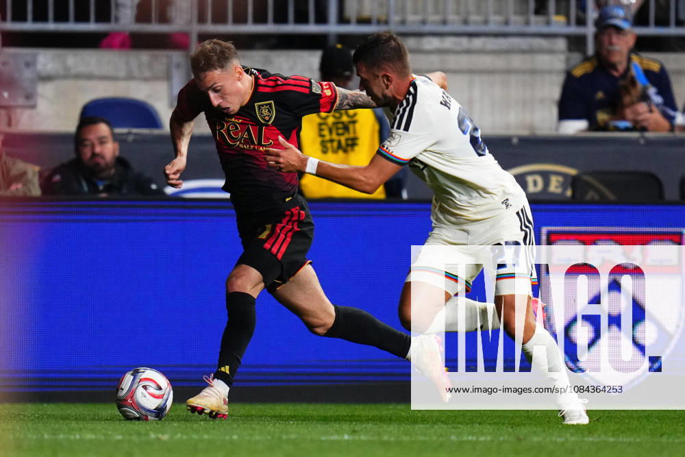 Real Salt Lake Forward Dominik Marczuk (11) and Philadelphia Union Defender Kai Wagner (27) battle for the ball during the second half of an MLS, Fussball Herren, USA match at Subaru Park in Chester, Pennsylvania. CSM Chester United States of America - ZUMAc04_ 20261010_zma_c04_305