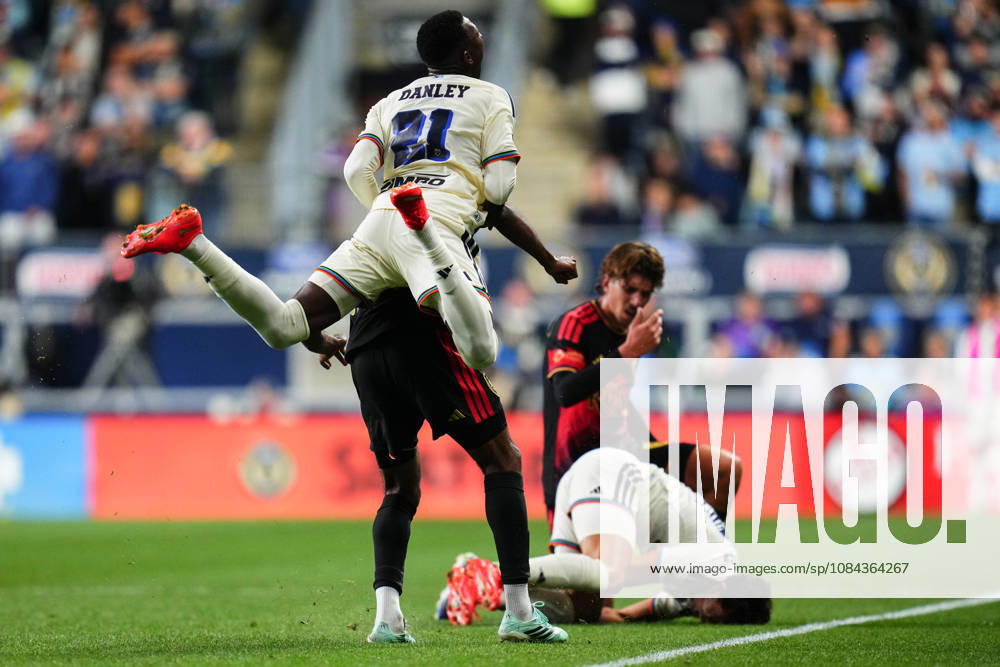 Philadelphia Union Midfielder Danley Jean Jacques (21) jumps on the back of Real Salt Lake Defender Kobi Henry (3) during the second half of an MLS, Fussball Herren, USA match at Subaru Park in Chester, Pennsylvania. CSM Chester United States of America - ZUMAc04_ 20261010_zma_c04_307