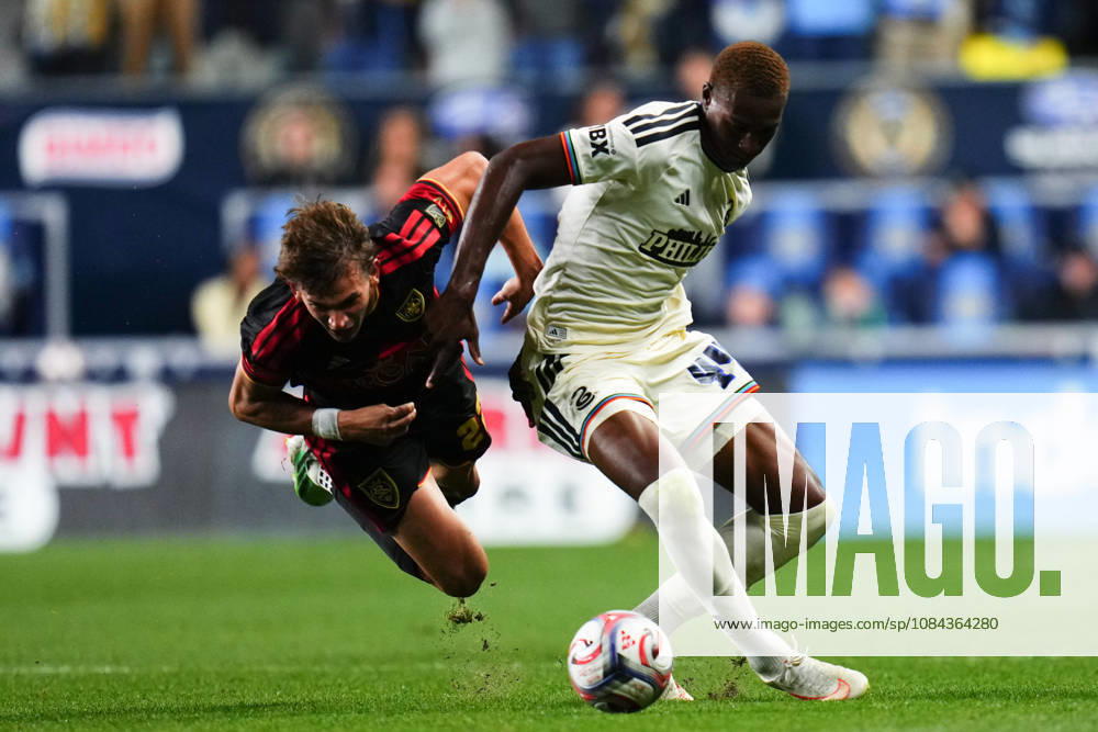Philadelphia Union Defender Neil Pierre (44) and Real Salt Lake Forward Sergi Solans (22) battle for the ball during the second half of an MLS, Fussball Herren, USA match at Subaru Park in Chester, Pennsylvania. CSM MLS 2026: Union Vs Salt Lake OCT 10 - ZUMAc04_ 20261010_zma_c04_322