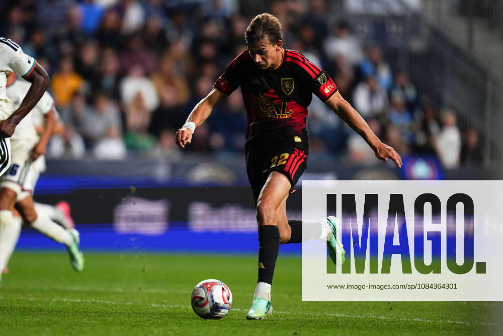 Real Salt Lake Forward Sergi Solans (22) controls the ball during the second half of an MLS, Fussball Herren, USA match against the Philadelphia Union at Subaru Park in Chester, Pennsylvania. CSM MLS 2026: Union Vs Salt Lake OCT 10 - ZUMAc04_ 20261010_zma_c04_335