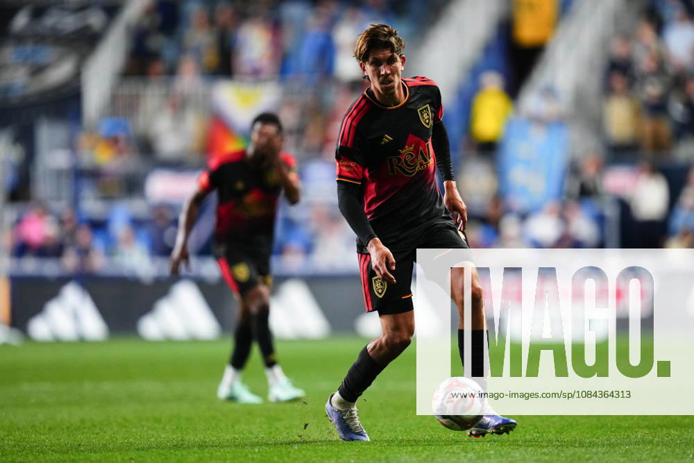 Real Salt Lake Midfielder Stijn Spierings (6) controls the ball during the second half of an MLS, Fussball Herren, USA match against the Philadelphia Union at Subaru Park in Chester, Pennsylvania. CSM Chester United States of America - ZUMAc04_ 20261010_zma_c04_319