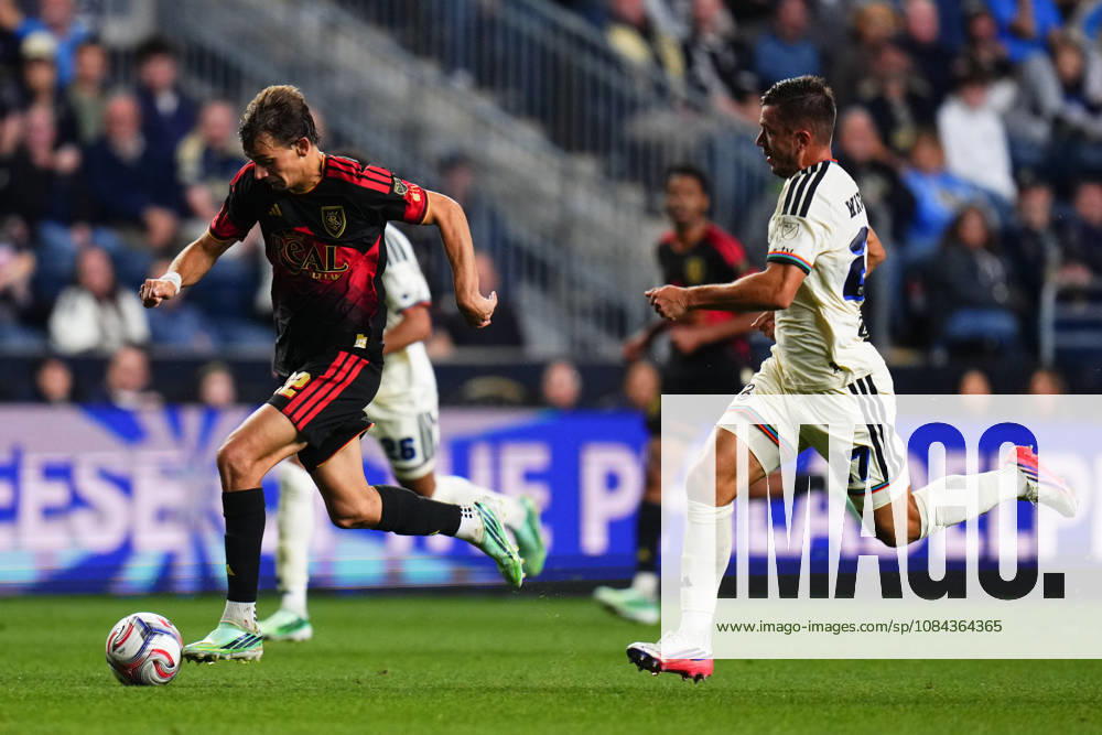 Real Salt Lake Forward Sergi Solans (22) controls the ball during the second half of an MLS, Fussball Herren, USA match against the Philadelphia Union at Subaru Park in Chester, Pennsylvania. CSM Chester United States of America - ZUMAc04_ 20261010_zma_c04_329