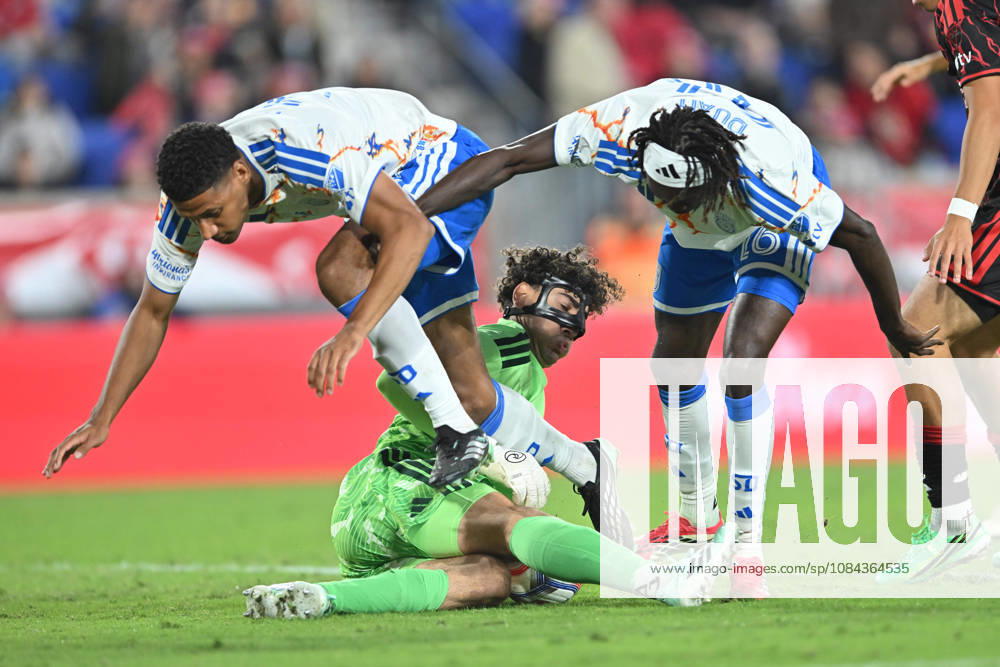 Harrison, New Jersey United States of America. 10 Oct, 2026. San Diego FC goalkeeper CJ DOS SANTOS (1) in action at Sports Illustrated Stadium New York defeats San Diego 4 to 1. Credit: , Jr. Zuma Press Harrison United States of America - ZUMAa301 20261010_aaf_a301_009