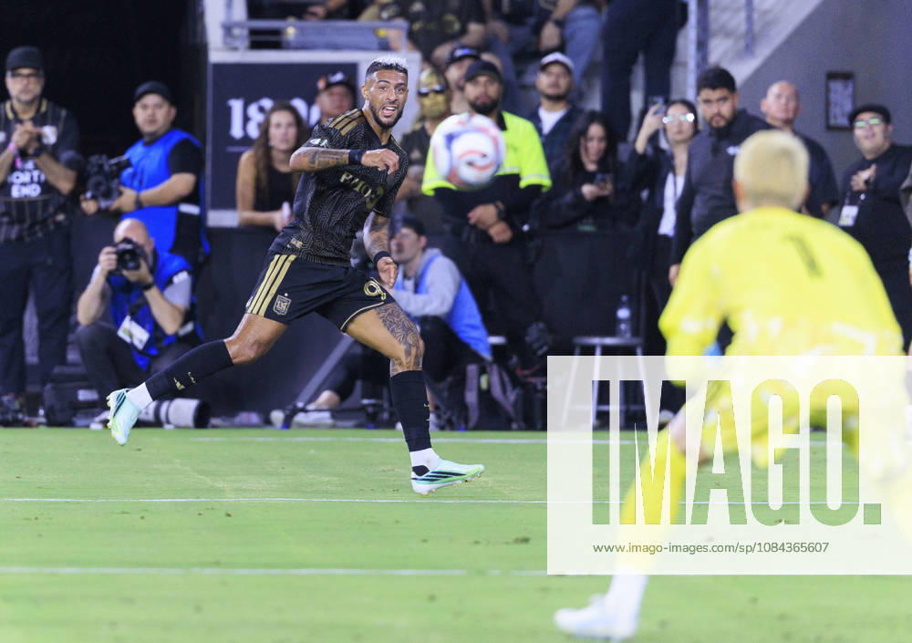 Denis Bouanga 99 of the Los Angeles Football Club makes a shot attempt at goalkeeper, Yohei Takaoka 1 of the Vancouver Whitecaps during their regular season MLS, Fussball Herren, USA game on Saturday October 10, 2026 at the BMO Stadium in Los Angeles, California. ARIANA RUIZ PI LAFC Vs. Vancouver Whitecaps - ZUMAp124 20261010_zaa_p124_007