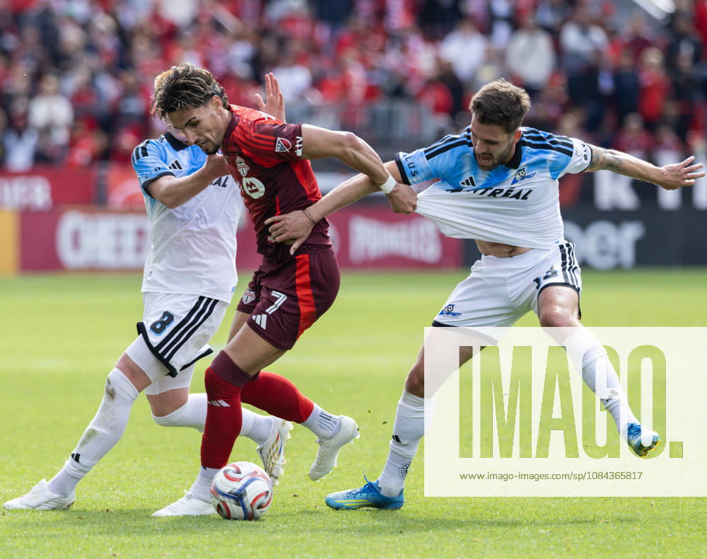 (261011) -- TORONTO, Oct. 11, 2026 -- Theo Corbeanu (C) of Toronto FC vies with Luca Petrasso (R) and Matthew Longstaff of CF Montreal during the 2026 Major League Soccer MLS, Fussball Herren, USA regular season match between Toronto FC and CF Montreal at BMO Field in Toronto, Canada, on Oct. 10, 2026. (Photo by Xinhua) (SP)CANADA-TORONTO-SOCCER-MLS-TORONTO FC VS CF MONTREAL ZouxZheng