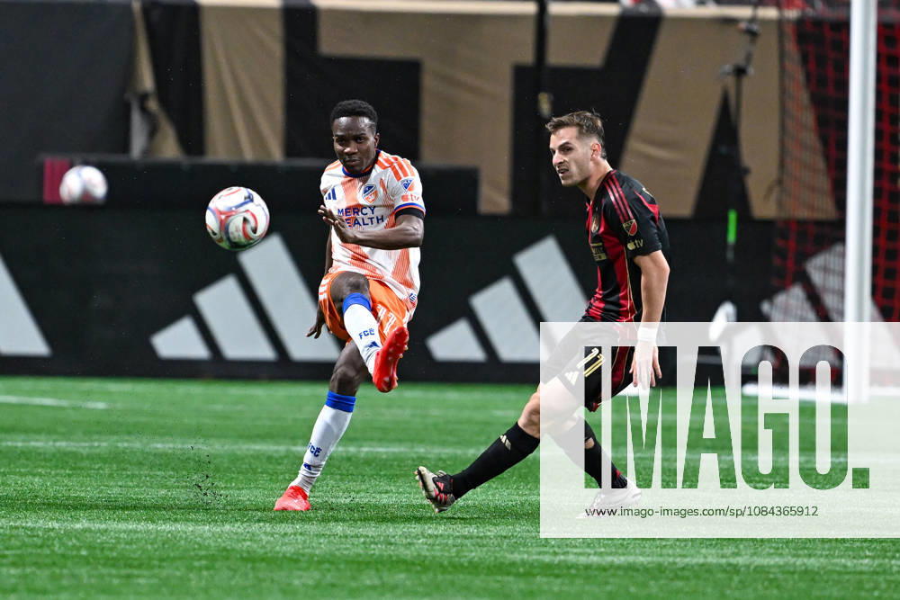 ATLANTA, GA - OCTOBER 10: Samuel Gidi 11 of the FC Cincinnati passes during the MLS, Fussball Herren, USA match between FC Cincinnati and Atlanta United FC on October 10th, 2026 at Mercedes-Benz Stadium in Atlanta, GA. (Photo by Rich von Biberstein Icon Sportswire) SOCCER: OCT 10 MLS Atlanta United vs FC Cincinnati Icon261010006