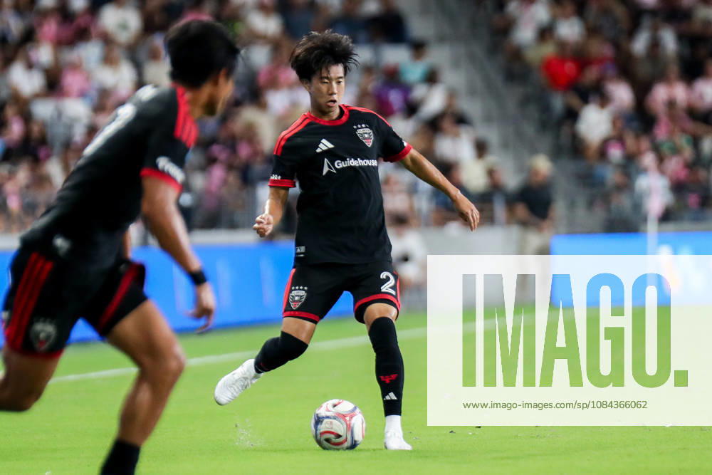MIAMI, FL - OCTOBER 10: D.C. United defender Kimito Nono (2) kicks a ball during a 2026 MLS, Fussball Herren, USA soccer match between Inter Miami CF and DC United on October 10, 2026 being played at NU Stadium, Miami, Fla.(Photo by Chris Arjoon Icon Sportswire). SOCCER: OCT 10 MLS Inter Miami CF vs DC United Icon2610100000014